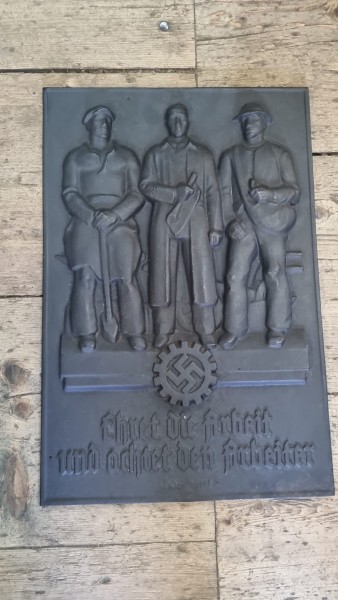 Original 3.Reich Arbeiter Ehrentafel Guss