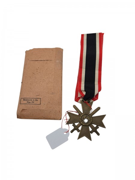 Kriegsverdienstkreuz 1939 mit Schwertern in Verleihungstüte
