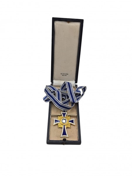 Mutterkreuz in Gold Ungetragen