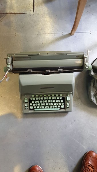 Mechanische Schreibmaschine CH-Armee
