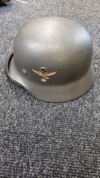 Original Luftwaffe Helm mit aus dem 70er Jahre Abzeichen