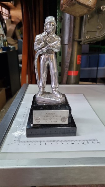 Original Siegerpreis Feuerlöschpolizei Figur 23cm höhe