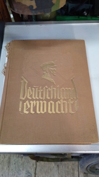 Orginal Buch Deutschland erwacht (Einband beschädigt)
