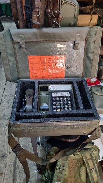 CH-Armee Spezial Telefon+Ladegerät T03