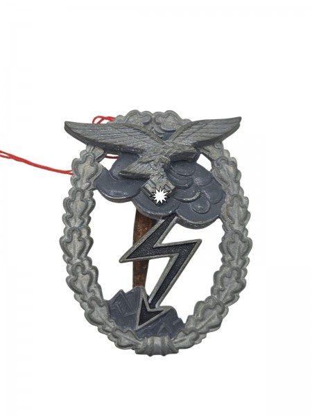 Original Erdkampf Auszeichnung mit Hersteller und Metalnadel selten