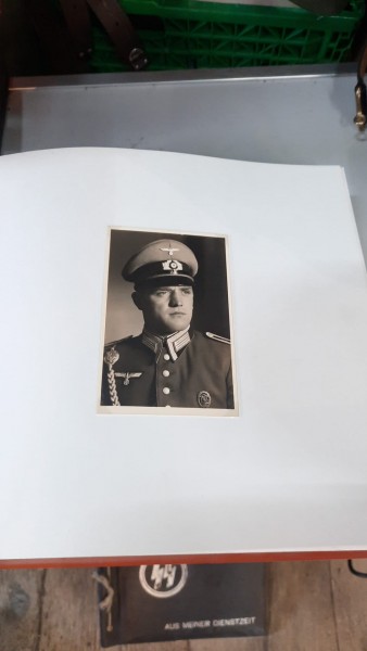 Album mit 378 orginalen Krten und Fotos Kriegserrinnerungen teilweise beschriftet
