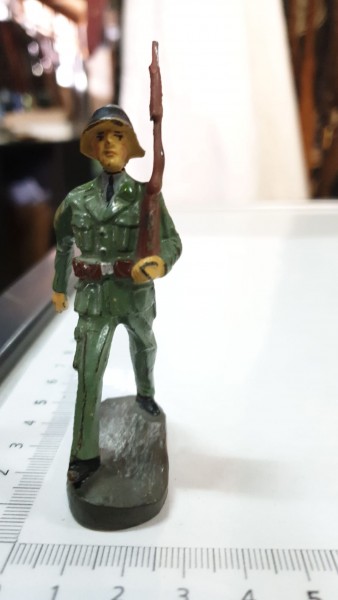 Elastolin Soldat mit Gewehr 9cm