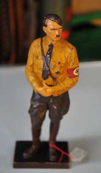 Orginal Adolf Hitler Holzfigur auf Sockel