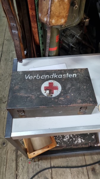 Original Wehrmachts Fahrzeug Verbandskasten gefüllt