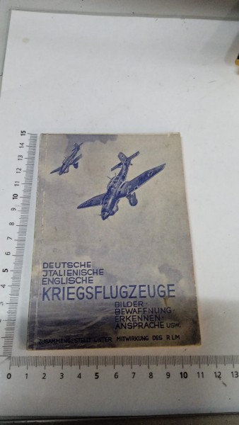 Taschenbücher Kriegsflugzeuge deutsche italienische englische