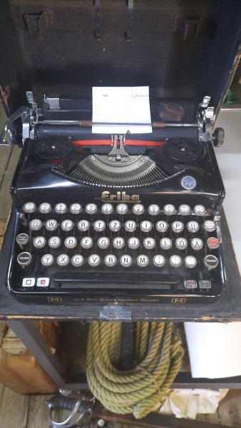 Orginal SS Schreibmaschine mit Koffer funktionstüchtig