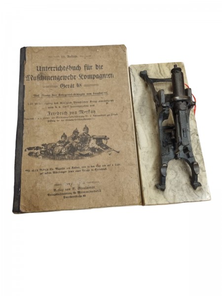 MG 08/15 Bronze Modell mit Buch