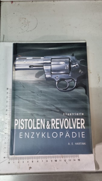 Pistolen und Revolver Top Buch