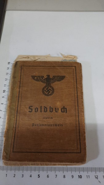 Soldbuch und Wehrmachtsführerschein eines Panzerjägers