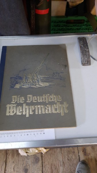 Buch Die Deutsche Wehrmacht 4 Fotos defekt ansonsten Top