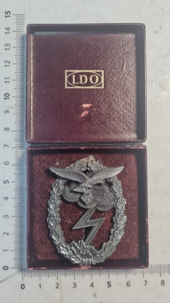 Original Luftwaffe Erdkampf Auszeichnung in Schachtel neuwertig