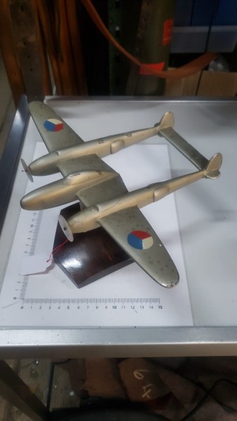 Original Flugzeugmodell aus der Zeit