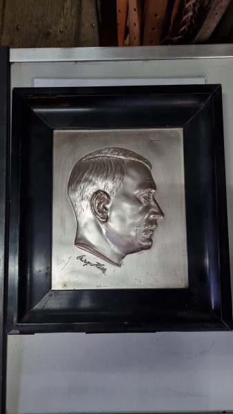 Adolf Hitler Relief / Bild zaponiertes Silber