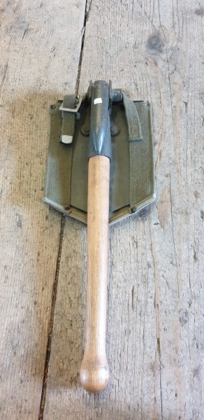 Klappspaten mit Haken