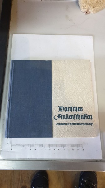 Buch Deutsches Frauenschaffen (Jahrbuch 1939)