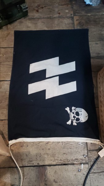 Original SS Totenkopf Flagge 60x90 cm gestempelt eine Seite vergilbt